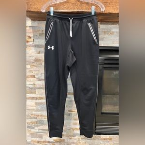 Under Armor, Youth L, black